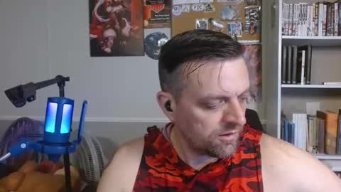 Snapshot of scarecrow2wm chatting on 04.10.26 Kent Clark online show from 04.10.26