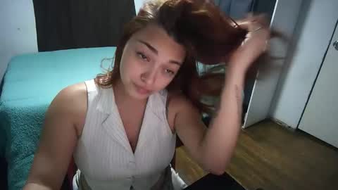 Snapshot of scarett_23 chatting on 11.10.25 scarett_23 online show from 11.10.25