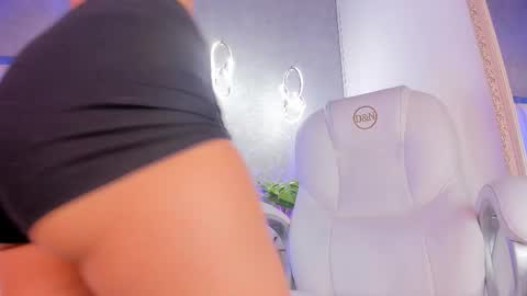 Snapshot of scarleett_johansson chatting on 11.15.25 Scarlett online show from 11.15.25