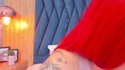 Snapshot of scarleett_jones chatting on 02.14.25 scarleett jones online show from 02.14.25