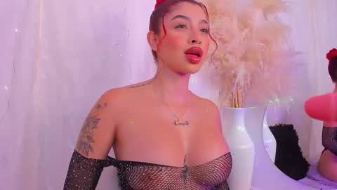 Snapshot of scarleett_jones chatting on 11.27.25 scarleett jones online show from 11.27.25