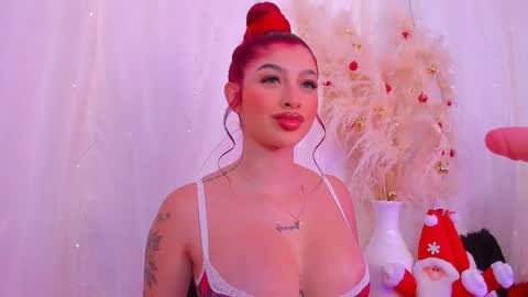 Snapshot of scarleett_jones chatting on 12.13.25 scarleett jones online show from 12.13.25