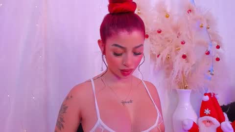 Snapshot of scarleett_jones chatting on 12.14.25 scarleett jones online show from 12.14.25