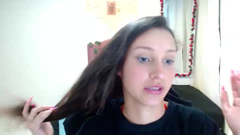 Snapshot of scarlet771776 chatting on 12.05.25 scarlet771776 online show from 12.05.25