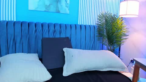 Scarlet Edwars online show from 01.11.25