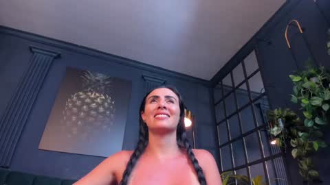 Scarlet Edwars online show from 01.25.25