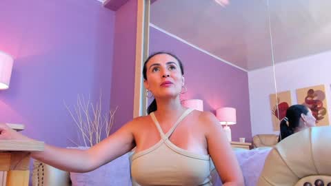 Scarlet Edwars online show from 01.30.25