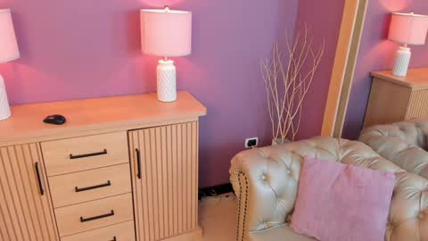 Scarlet Edwars online show from 02.05.25