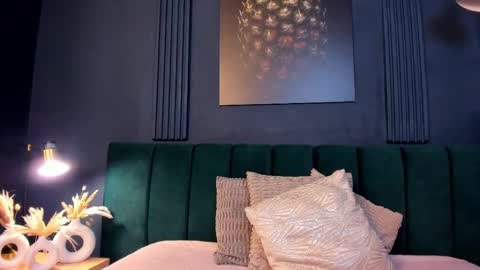 Scarlet Edwars online show from 02.10.25