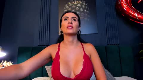 Scarlet Edwars online show from 02.17.25