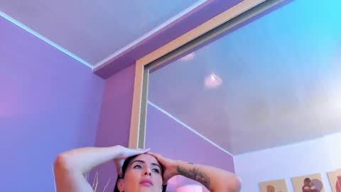 Scarlet Edwars online show from 02.18.25