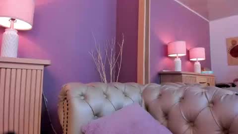 Scarlet Edwars online show from 03.07.25