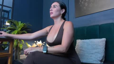 Scarlet Edwars online show from 09.10.25