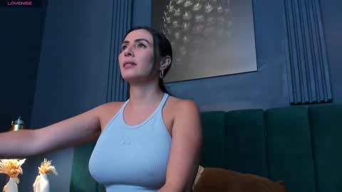 Scarlet Edwars online show from 09.13.25