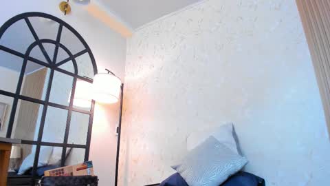 Scarlet Edwars online show from 01.17.26