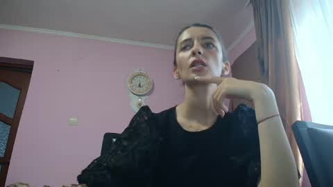 Snapshot of scarlet_rosse chatting on 05.28.26 Scarlet online show from 05.28.26