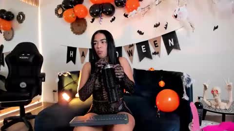 Snapshot of scarlet_summer_25 chatting on 10.04.25 scarlet_summer_25 online show from 10.04.25