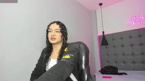 Snapshot of scarletcherry18 chatting on 07.01.26 scarlet online show from 07.01.26
