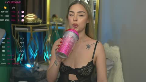 Scarlet online show from 01.21.25