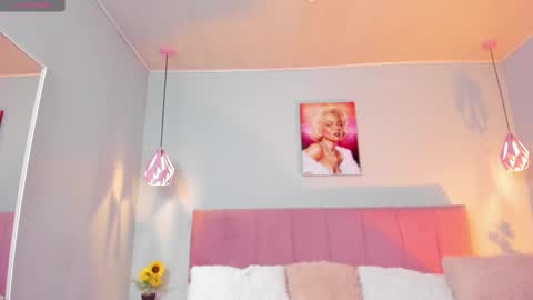 Scarlet  online show from 02.14.25