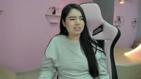 Snapshot of scarleth_kiss_ chatting on 12.15.25 Scarleth online show from 12.15.25