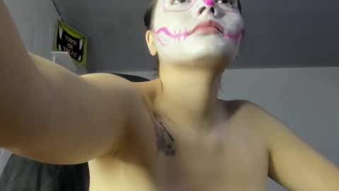 Snapshot of scarleth_owens1 chatting on 10.24.25 online show from 10.24.25