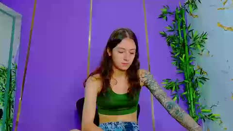 Snapshot of scarletjonesx chatting on 09.20.25 Denis online show from 09.20.25