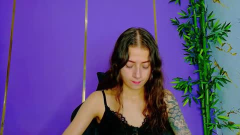 Snapshot of scarletjonesx chatting on 09.28.25 Denis online show from 09.28.25