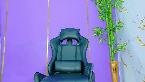 Snapshot of scarletjonesx chatting on 10.12.25 Denis online show from 10.12.25