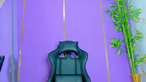 Snapshot of scarletjonesx chatting on 10.13.25 Denis online show from 10.13.25