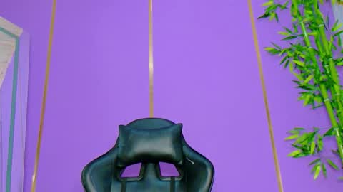 Snapshot of scarletjonesx chatting on 11.04.25 Denis online show from 11.04.25