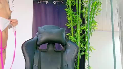 Snapshot of scarletjonesx chatting on 11.28.25 Denis online show from 11.28.25