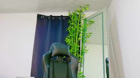 Snapshot of scarletjonesx chatting on 12.02.25 Denis online show from 12.02.25