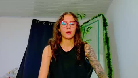 Snapshot of scarletjonesx chatting on 12.14.25 Denis online show from 12.14.25