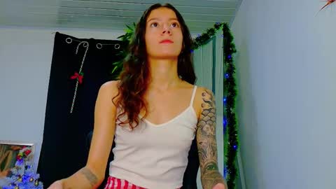 Snapshot of scarletjonesx chatting on 12.17.25 Denis online show from 12.17.25