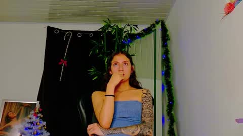 Snapshot of scarletjonesx chatting on 01.10.26 Denis online show from 01.10.26