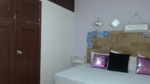 scarlet  online show from 10.11.25