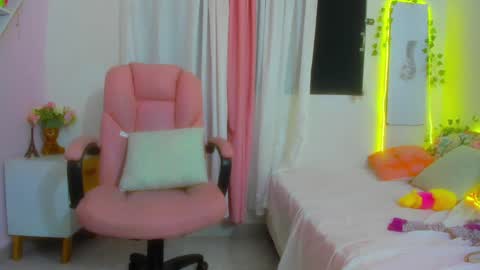 Scarletliz online show from 12.17.24