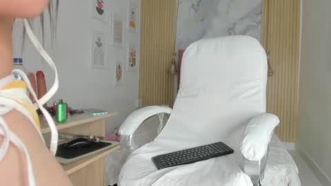 Snapshot of scarletmils chatting on 06.22.26 scarlet online show from 06.22.26