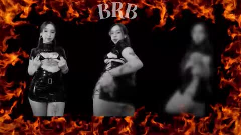 Snapshot of scarlett__cooper__ chatting on 12.19.25 Scarlett online show from 12.19.25