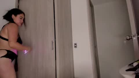 Snapshot of scarlett_diamond chatting on 12.13.24 Scarlett Thumb up please help me 100 its important online show from 12.13.24