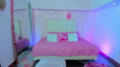 Scarlett  online show from 10.04.25