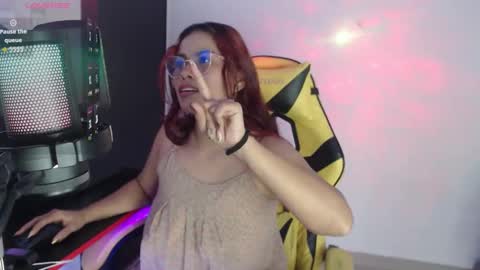 Snapshot of scarlett_grace_ chatting on 11.25.25 scarlett online show from 11.25.25