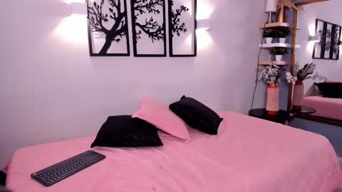 Scarlett Johs online show from 10.21.25