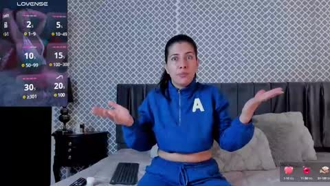 Snapshot of scarlett_moore_ chatting on 12.12.24 Scarlett online show from 12.12.24