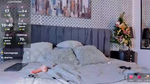 Snapshot of scarlett_moore_ chatting on 12.22.24 Scarlett online show from 12.22.24