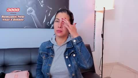 Snapshot of scarlett_moore_ chatting on 12.29.24 Scarlett online show from 12.29.24