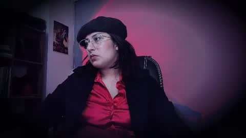 Snapshot of scarlett_sen chatting on 06.10.26 Mistress Scarlett online show from 06.10.26