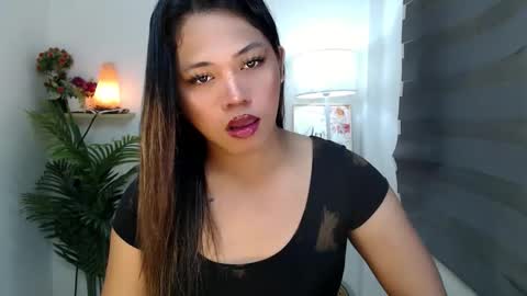 Snapshot of scarlett_sofia69 chatting on 11.19.25 online show from 11.19.25