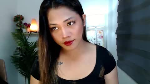 Snapshot of scarlett_sofia69 chatting on 11.21.25 online show from 11.21.25
